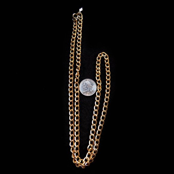 Vintage Signed Sarah Coventry Gold Tone Necklace approx. 30 in long. - Picture 1 of 2